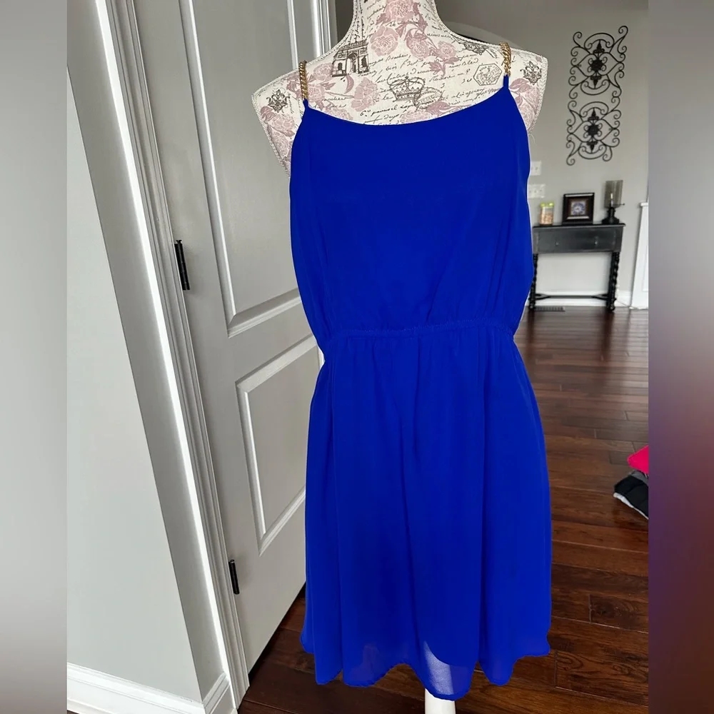 Dress - Picture 3 of 3